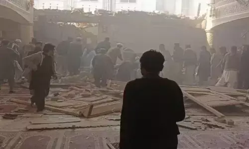 మసీదులో భారీ పేలుడు.. 20 మంది దుర్మరణం.. 96 మందికి గాయాలు