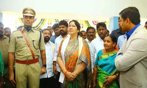మన ఊరు-మన బడి: ములుగులో పాఠశాలను ప్రారంభించిన మంత్రి