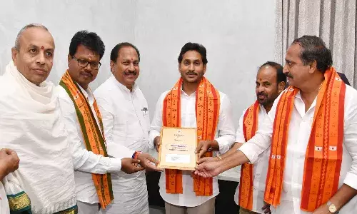 శ్రీశైలం మహాశివరాత్రి బ్రహ్మోత్సవాలకు సీఎం జగన్కు ఆహ్వానం