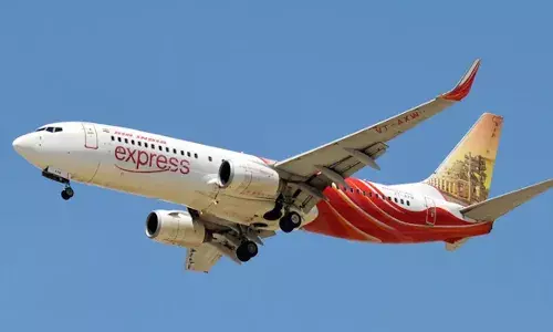 విమానం 1000 అడుగుల ఎత్తులో ఉండ‌గా.. ఇంజిన్‌లో మంట‌లు