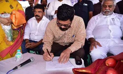 ఏపీ ఫిల్మ్‌ డెవలప్‌మెంట్ కార్పొరేషన్‌ ఛైర్మన్‌గా బాధ్యతలు స్వీకరించిన పోసాని