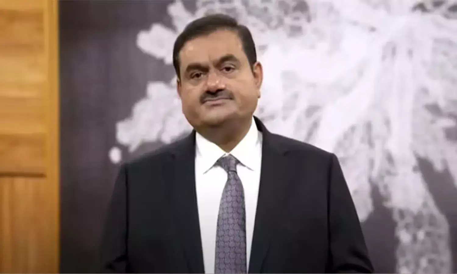ఆగ‌ని అదానీ షేర్ల ప‌త‌నం