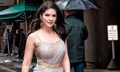 సన్నీ లియోన్ హాజరయ్యే ఫ్యాషన్ షో.. కొన్ని మీటర్ల దూరంలో భారీ పేలుడు