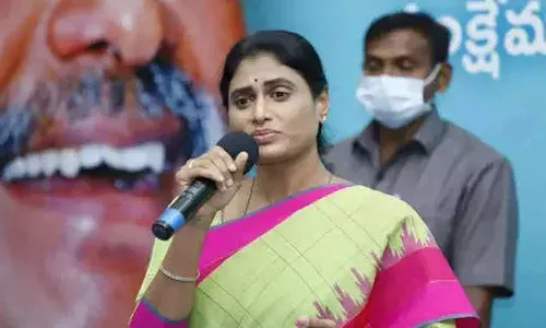 ప్రజల పక్షాన పోరాడటమే తమ తప్పా: వైఎస్ షర్మిల