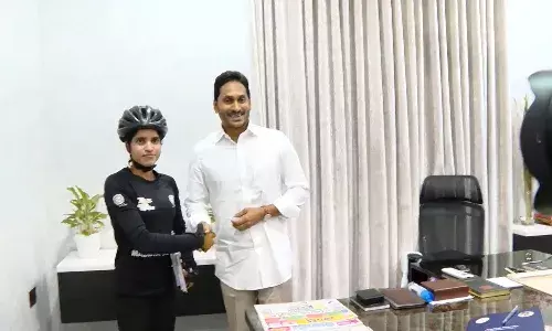 ఆశా మాలవ్యకు సీఎం జగన్ అభినందనలు.. రూ. 10 లక్షల నగదు ప్రోత్సాహకం