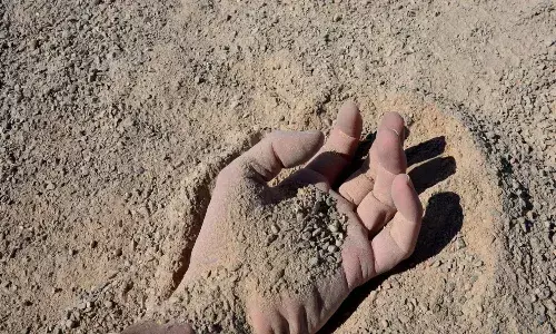 చనిపోయాడని అంత్య‌క్రియ‌లు చేసిన కుటుంబ స‌భ్యులు.. తీరా చూస్తే..