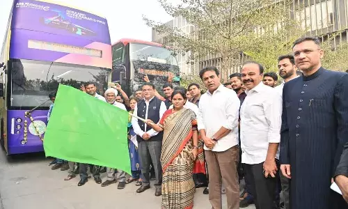 డబుల్ డెక్కర్ బస్సులను ప్రారంభించిన సీఎస్