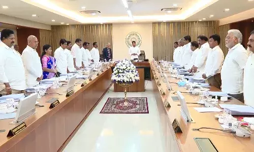 ఇటీవల మరణించిన తెలుగు సినీ ప్రముఖులకు ఏపీ క్యాబినెట్ నివాళులు