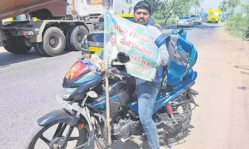 వైఎస్ జగన్ మళ్లీ సీఎం కావాలని..  సాఫ్ట్వేర్ ఇంజనీర్ బైక్ యాత్ర