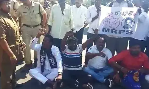 ఎస్సీ వర్గీకరణ డిమాండ్.. విజయవాడ-హైదరాబాద్ హైవేపై హింసాత్మక నిరసనలు