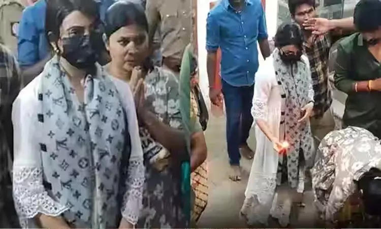 సమంత ప్రత్యేక పూజలు.. మెట్టు మెట్టుకి హారతి వెలిగిస్తూ..