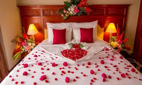 ఫ‌స్ట్‌నైట్ రోజున పక్కింట్లో దాక్కున్న వ‌రుడు.. కార‌ణం తెలిసి కంగుతిన్న వ‌ధువు..!