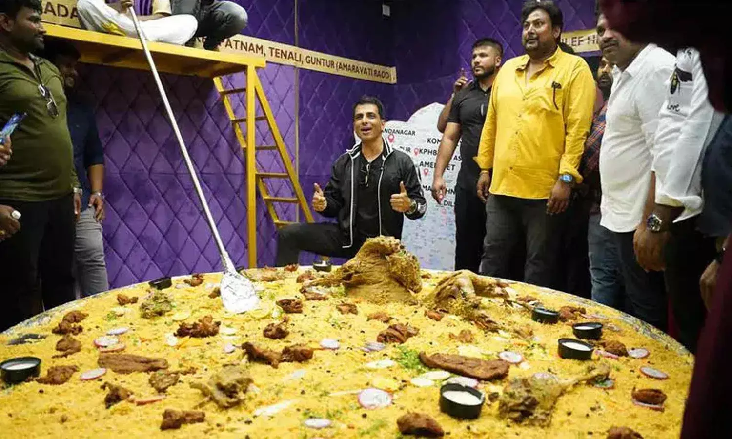 హైదరాబాద్‌లో అతిపెద్ద మండి ప్లేట్‌.. ప్రారంభించిన సోనూ సూద్