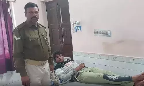 భయంతో మొబైల్ మింగిన ఖైదీ.. చివరకు