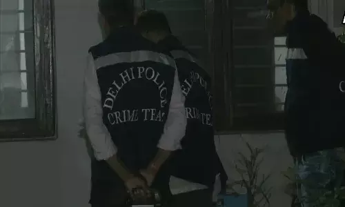 అసదుద్దీన్‌ ఒవైసీ ఇంటిపై రాళ్ల దాడి.. వీడియో