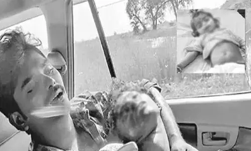 నల్లమలలో ఘోరం.. వాహనదారులు చూస్తు పోయారే తప్పా..