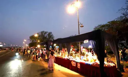 డబుల్ డెక్కర్ బస్సులు, మ్యూజికల్ ఫౌంటెన్తో.. సందడిగా సండే ఫన్డే