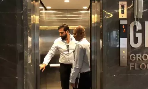 టీవీ9 ఆఫీస్‌లో రవి ప్రకాష్..!