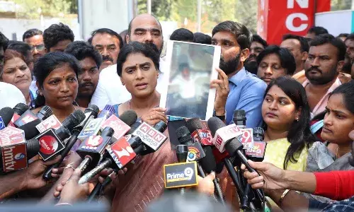 Bharat Rashtra Samithi,Telangana,Thota Pavan,YS Sharmila