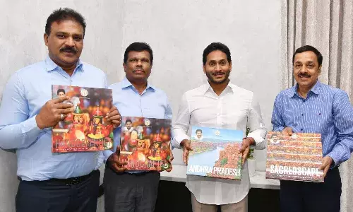 ఏపీ టూరిజం కాఫీ టేబుల్ బుక్స్ను ఆవిష్కరించిన సీఎం జగన్