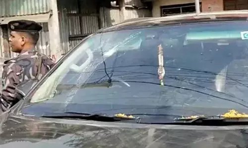 కేంద్ర మంత్రి కాన్వాయ్పై దాడి