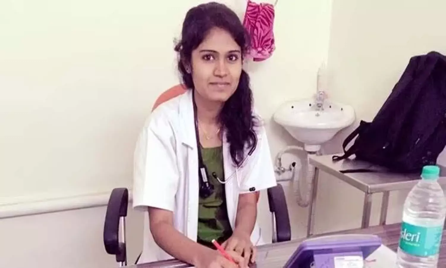 వైద్య విద్యార్ధిని ప్రీతికి కన్నీటి వీడ్కోలు..  స్వగ్రామంలో ముగిసిన అంత్యక్రియలు