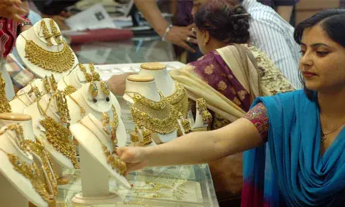 ప‌సిడి కొనుగోలుదారుల‌కు శుభవార్త‌.. మ‌రింత త‌గ్గిన బంగారం ధ‌ర