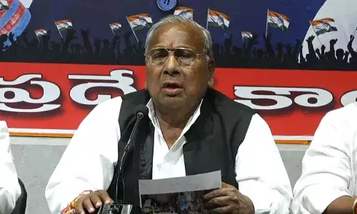 కాంగ్రెస్ కార్యకర్తలు తిరగబడడం మొదలైతే బీఆర్ఎస్ తట్టుకోలేదు : వీహెచ్