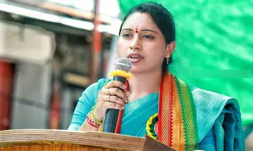 బీజేపీలో చేరిన బోగ శ్రావణి