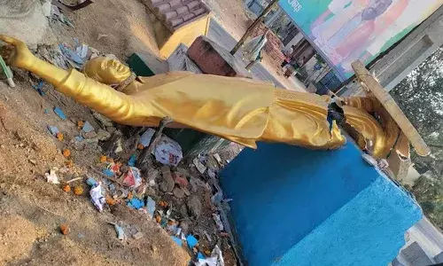 YS Sharmila, YSR statue, Palakurthy Constituency