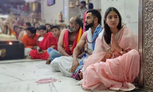 4వ టెస్టుకు ముందు ఆ ఆలయాన్ని సంద‌ర్శించిన కోహ్లీ దంప‌తులు