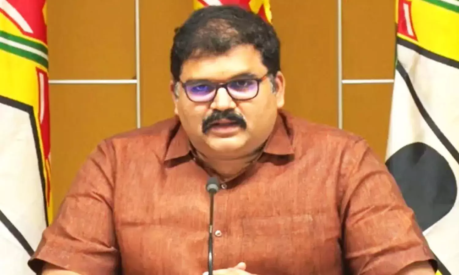 బయటకు వచ్చిన పట్టాభి.. ఏమి చెబుతున్నారంటే..?