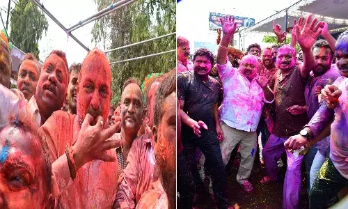 కరీంనగర్ కిక్కే వేరప్పా.. సంజయ్ సీటీ, గంగుల స్టెప్పులతో అంబరాన్నంటిన హోలీ సంబరాలు