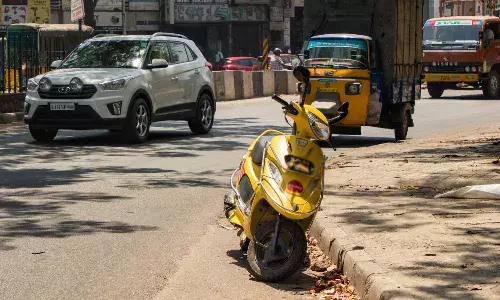 Bengaluru cops, auto driver , bike taxi driver
