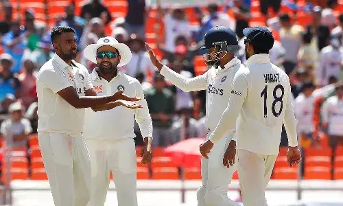 ముగిసిన రెండో రోజు ఆట.. టీమిండియా బ్యాట్స్మెన్ రాణించాల్సిందే..!