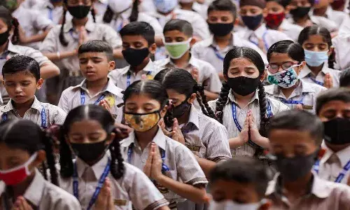 మరోసారి వైరస్ కలకలం.. స్కూల్స్ ను మూసివేస్తూ నిర్ణయం