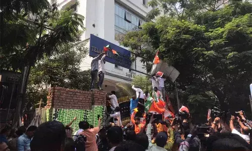 సీఎం కేసీఆర్, టీఎస్పీఎస్సీ ఛైర్మన్ జనార్ధన్ రెడ్డి రాజీనామా చేయాల్సిందే..!