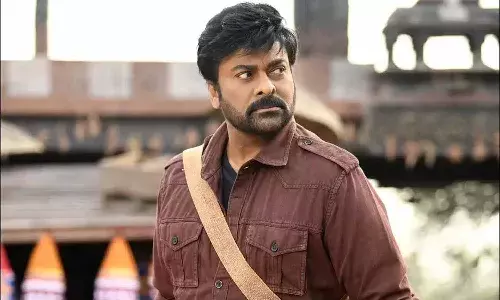 హైదరాబాద్ లోని కోఠి ప్రాంతంలో కనిపించిన మెగాస్టార్ చిరంజీవి