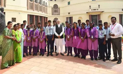 ప్రధాన మంత్రిని కలిసిన ఎస్సీ హాస్టల్ విద్యార్థులు