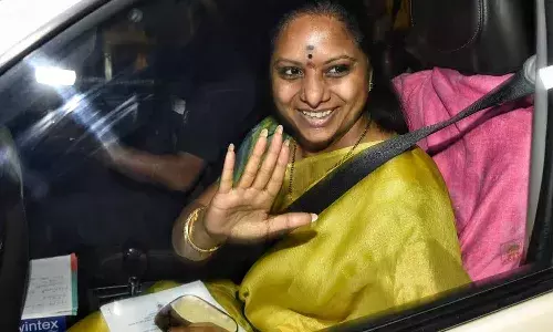 ప్రత్యేక విమానంలో హైదరాబాద్ కు చేరుకున్న ఎమ్మెల్సీ కవిత