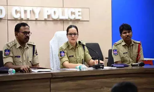 ప్రజా ప్రతినిధులపై సోషల్ మీడియాలో అసత్య ట్రోల్స్ చేస్తున్న 20 మందిపై కేసులు