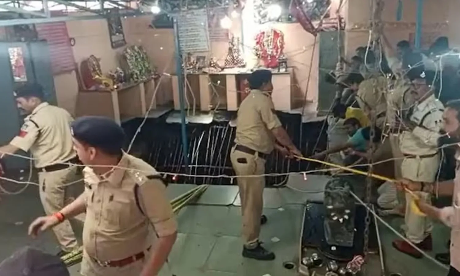 Ramnavami celebration, Indore Temple Ceiling Collapsed, Indore Incident