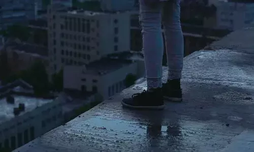 క్షమించు తల్లీ.. నీ కొడుకు బలహీనుడయ్యాడు అంటూ లేఖ రాసి..