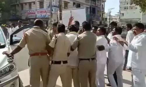 సత్యసాయి జిల్లా పుట్టపర్తిలో తీవ్ర ఉద్రిక్తత