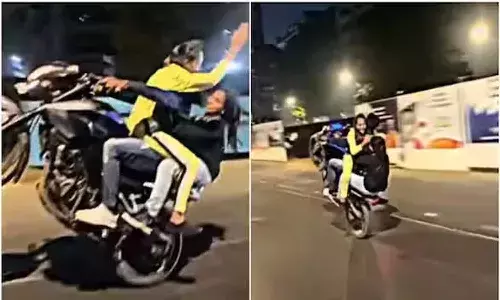 ముందొక అమ్మాయి.. వెనుక ఒక అమ్మాయి.. ప్రమాదకరమైన స్టంట్స్