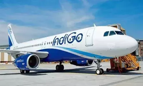 శంషాబాద్ విమానాశ్రయంలో ఇండిగో విమానం అత్యవసర ల్యాండింగ్