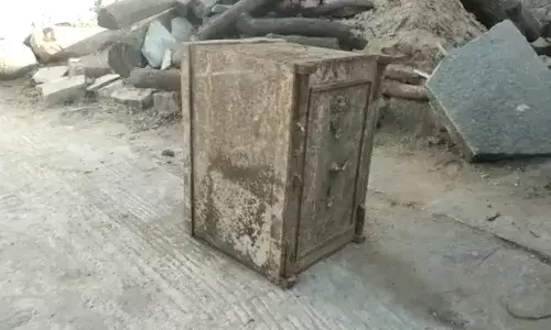 Kurnool, APNews , Mysterious iron Almirah