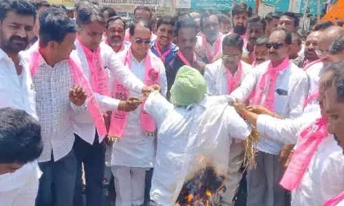 బండి సంజయ్ దిష్టి బొమ్మ దగ్ధం.. దోషులు ఎంతటి వారైనా వదిలే ప్రసక్తే లేదు : మంత్రి ఇంద్రకరణ్ రెడ్డి