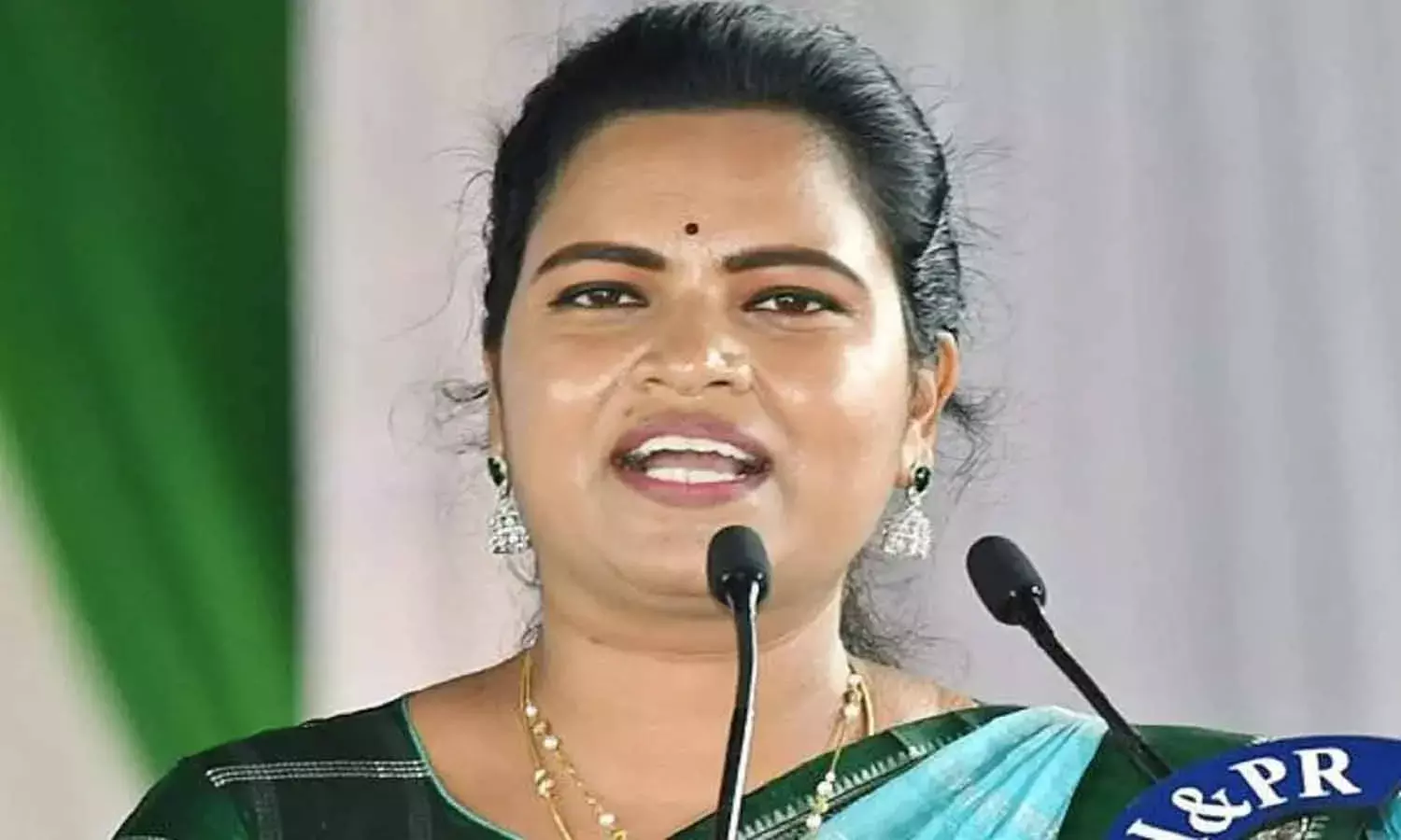 మంత్రి విడదల రజని.. ఫుల్ ఎమోషనల్