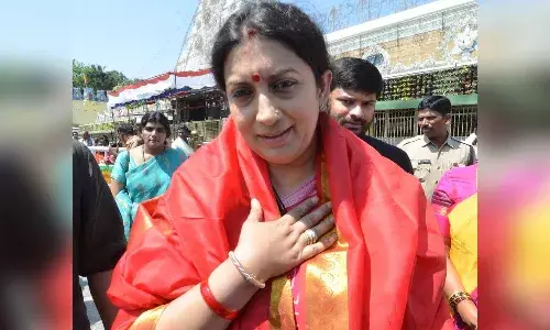 తిరుమల శ్రీవారిని దర్శించుకున్న కేంద్ర మంత్రి స్మృతి ఇరానీ